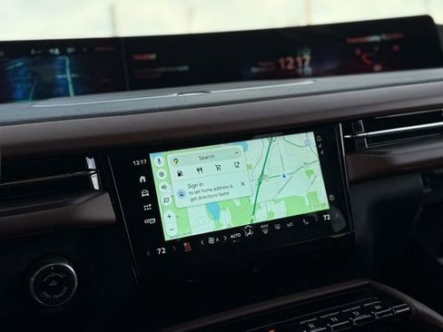 Used 2025 Lincoln Navigator Reserve image 4