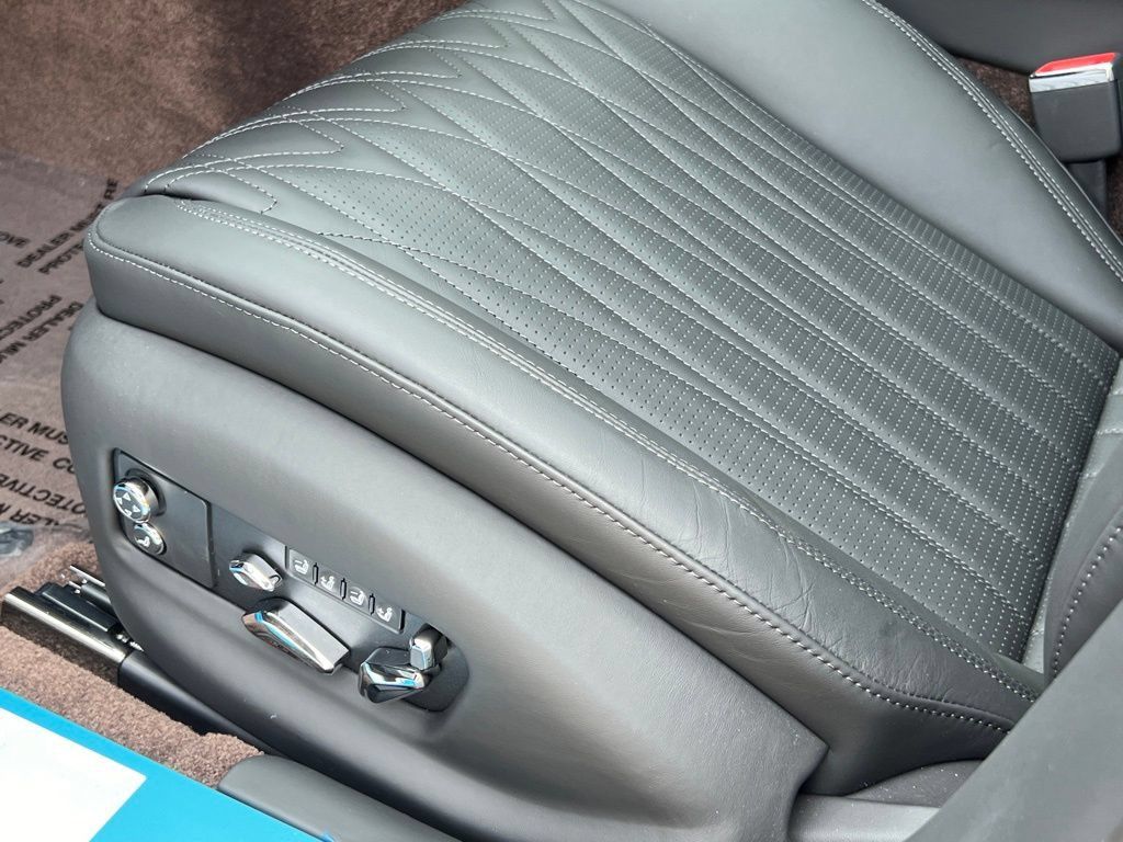 Used 2026 Bentley Flying Spur Azure AWD/4WD image 36