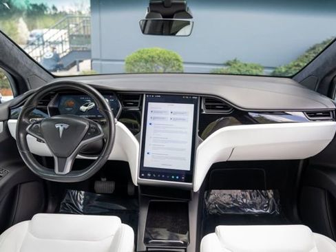 Used 2020 Tesla Model X Long Range image 30