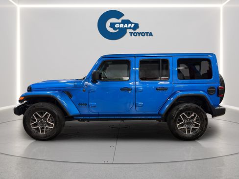 Used 2025 Jeep Wrangler Unlimited Sahara AWD/4WD image 11