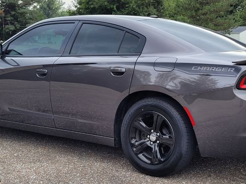 Used 2020 Dodge Charger SXT image 4