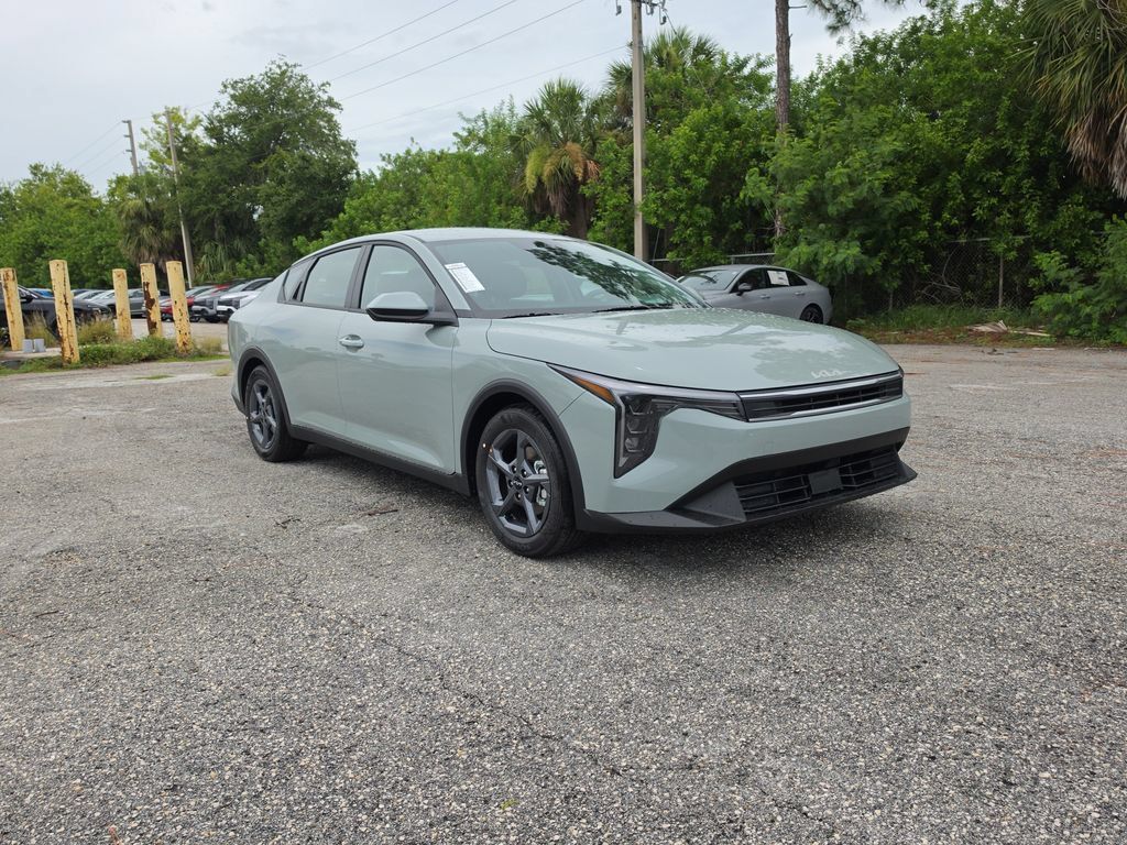 New 2026 Kia K4 FWD image 2