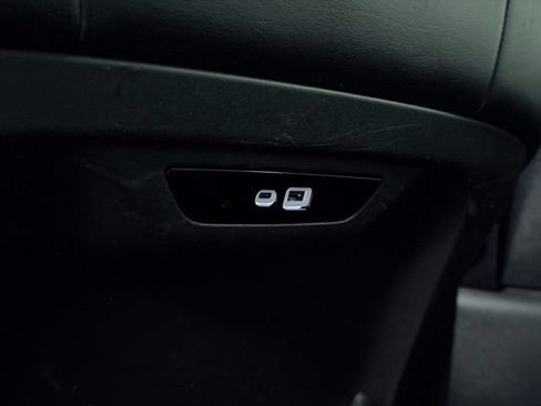 Used 2025 Chrysler Pacifica Limited FWD image 30