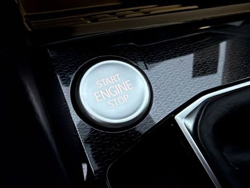 New 2026 Volkswagen Taos SE image 18