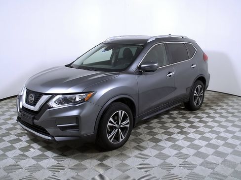 Used 2019 Nissan Rogue SV w/ Sun & Sound Touring Package AWD/4WD image 3