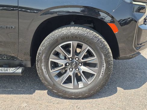 Used 2024 Chevrolet Suburban Z71 w/ Luxury Package AWD/4WD image 19