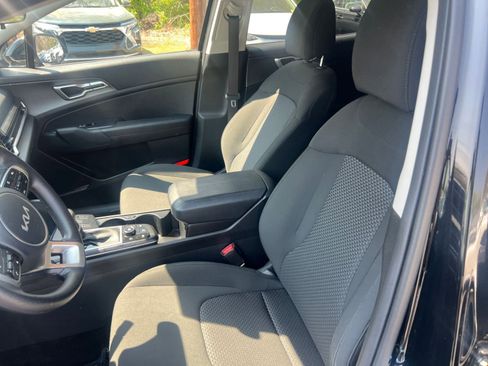 Used 2025 Kia Sportage LX image 31