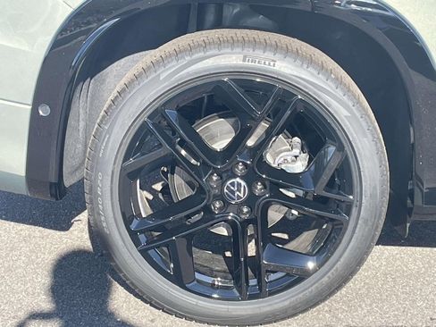 New 2026 Volkswagen Tiguan SE R-Line FWD image 9