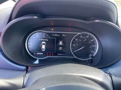 Used 2025 Nissan Versa SV image 38