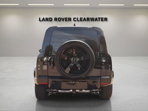 New 2026 Land Rover Defender 110 X-Dynamic SE image 4