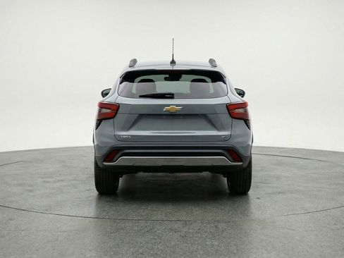 Used 2025 Chevrolet Trax LT w/ LT Convenience Package image 7