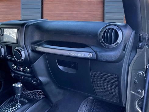 Used 2015 Jeep Wrangler Sport image 15