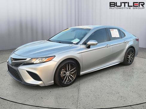 Used 2018 Toyota Camry SE w/ Convenience Package FWD image 1