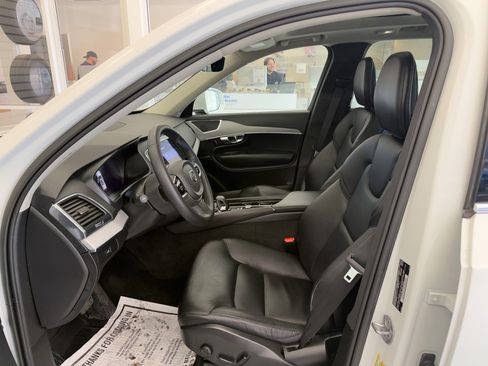 Used 2023 Volvo XC90 B5 Core w/ Protection Package Premier image 21