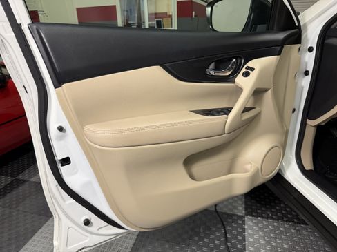 Used 2016 Nissan Rogue SL image 19