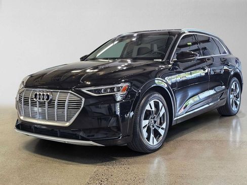 Used 2023 Audi e-tron Premium Plus w/ Premium Plus Package AWD/4WD image 7