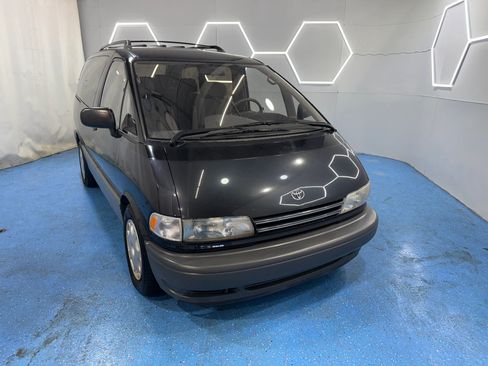Used 1995 Toyota Previa DX image 2