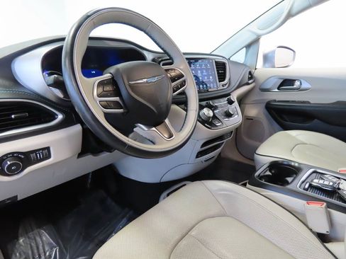 Used 2018 Chrysler Pacifica Limited w/ Advanced Safetytec Group FWD image 9