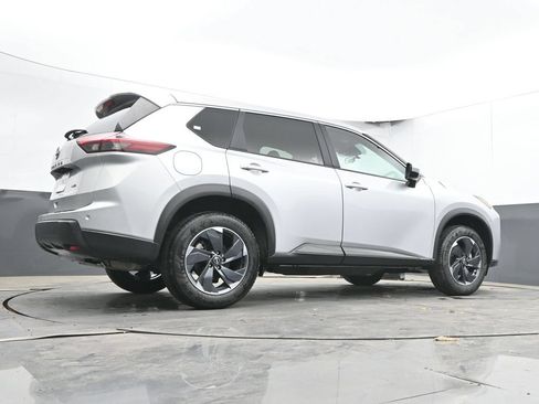Used 2025 Nissan Rogue SV AWD/4WD image 45