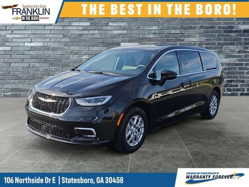 Used 2025 Chrysler Pacifica Select FWD image 1