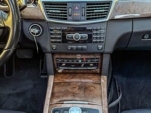 Used 2013 Mercedes-Benz E 350 Sedan image 32
