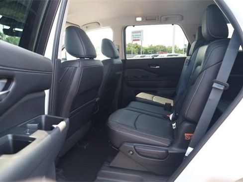 Certified 2024 Nissan Pathfinder SL image 23