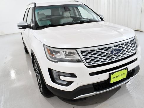 Used 2017 Ford Explorer Platinum image 4