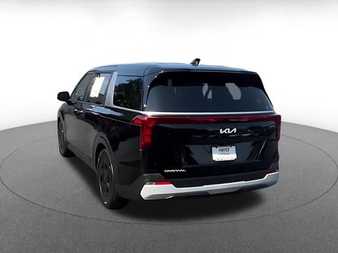 Used 2026 Kia Carnival FWD image 12