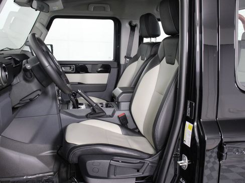 Used 2025 INEOS Grenadier AWD/4WD image 28