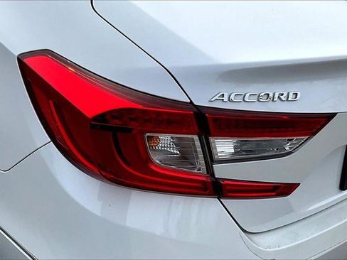 Used 2018 Honda Accord Touring image 32