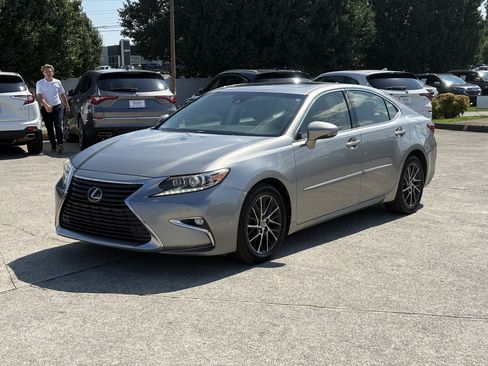 Used 2016 Lexus ES 350 w/ Luxury Package w/Wood Trim FWD image 2