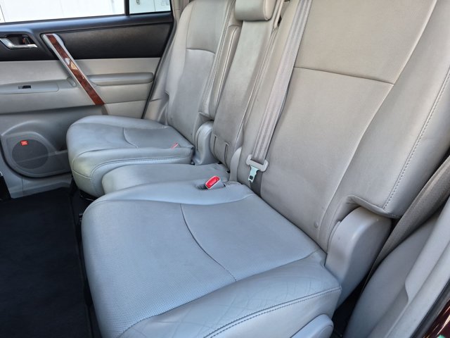 Used 2012 Toyota Highlander Limited w/ Tow Pkg FWD image 19