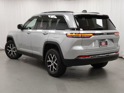 Used 2025 Jeep Grand Cherokee Limited AWD/4WD image 23