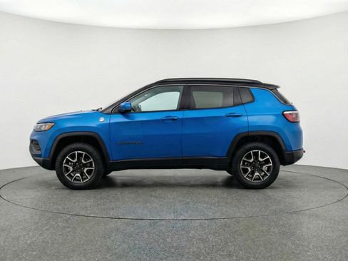 Used 2025 Jeep Compass Trailhawk image 5