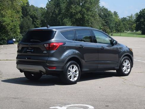 Used 2019 Ford Escape SE FWD image 25