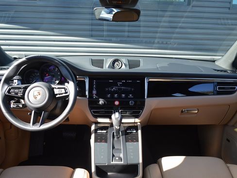 Used 2025 Porsche Macan image 38