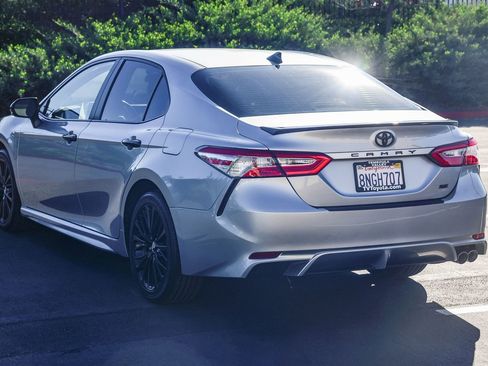 Certified 2020 Toyota Camry SE image 5