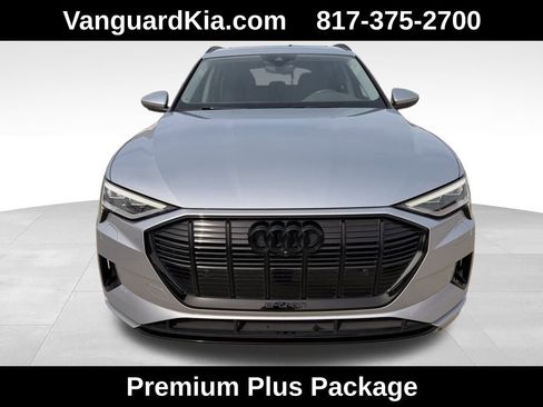 Used 2022 Audi e-tron Premium Plus image 7