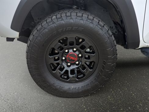 Used 2021 Toyota Tacoma TRD Off-Road AWD/4WD image 30
