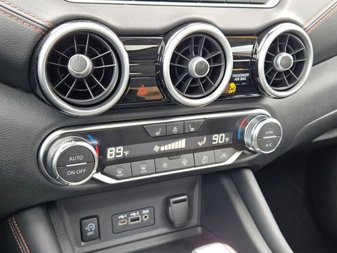 Used 2025 Nissan Sentra SR w/ SR Premium Package image 27