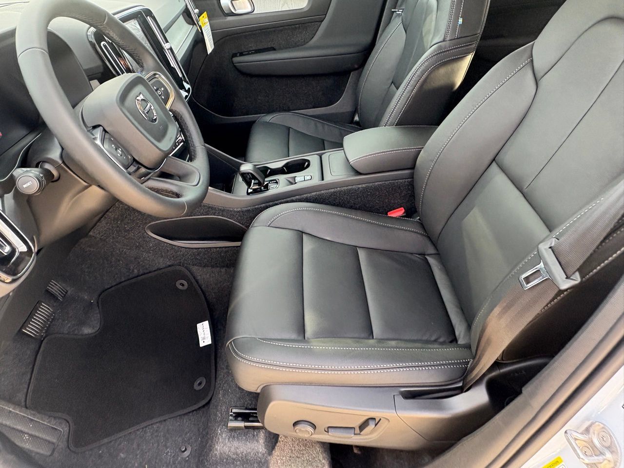 New 2026 Volvo XC40 B5 Core w/ Protection Package Premier AWD/4WD image 17