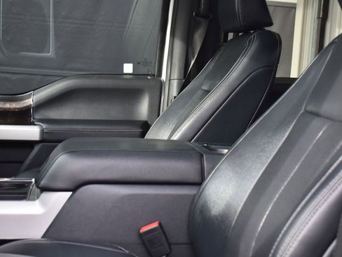 Used 2022 Ford F250 Lariat w/ Black Appearance Package image 12