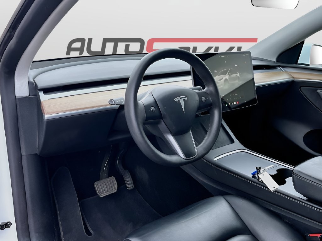 Used 2024 Tesla Model Y Long Range RWD image 9