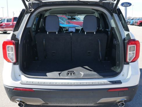 Used 2022 Ford Explorer XLT w/ Equipment Group 202A image 17