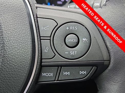 Used 2022 Toyota RAV4 XLE Premium AWD/4WD image 22