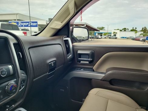 Used 2017 Chevrolet Silverado 1500 LTZ Z71 w/ LTZ Plus Package AWD/4WD image 28