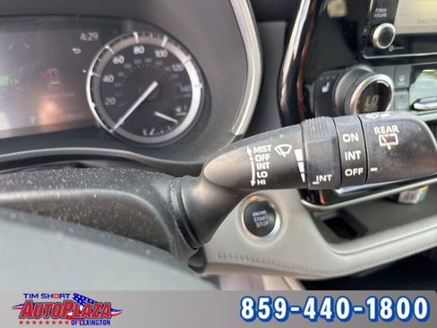 Used 2021 Toyota Highlander XLE image 27