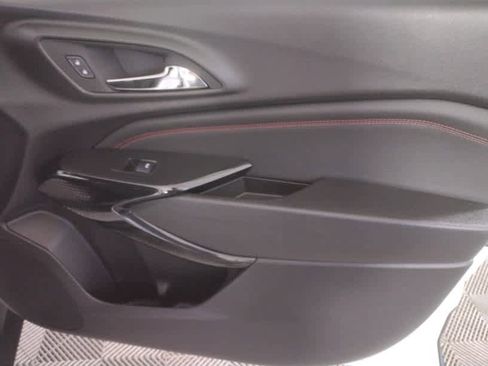 Used 2024 Chevrolet Trax RS w/ Sunroof Package image 29