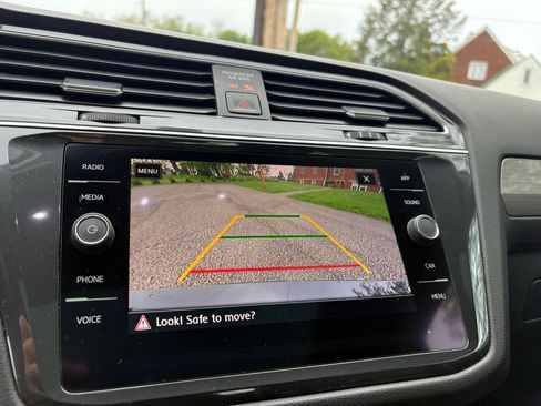 Used 2019 Volkswagen Tiguan SE w/ Panoramic Sunroof Package AWD/4WD image 34