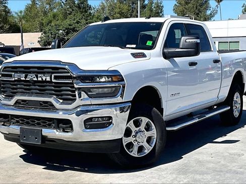 Certified 2026 RAM 2500 Big Horn AWD/4WD image 2